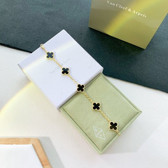 😘Van Cleef & Arpels Jewelry - 😘Van Cleef & Arpels Bracelet Vintage Alhambra Bracelet 18k Black Onyk 5 Motifs